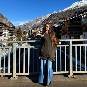 Meet your Posher, Syna